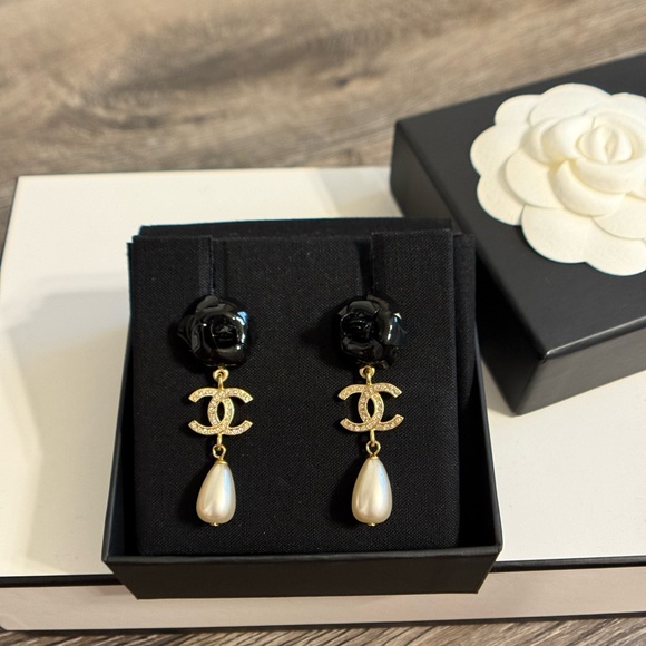 CHANEL Black and Gold Crystal CC Flower Pearl Dangle Earrings - Picture 1 of 12